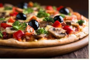 Постер Пицца с оливками, 30x20, Кухня (еда, напитки), Продукты питания, Цветная Грин 